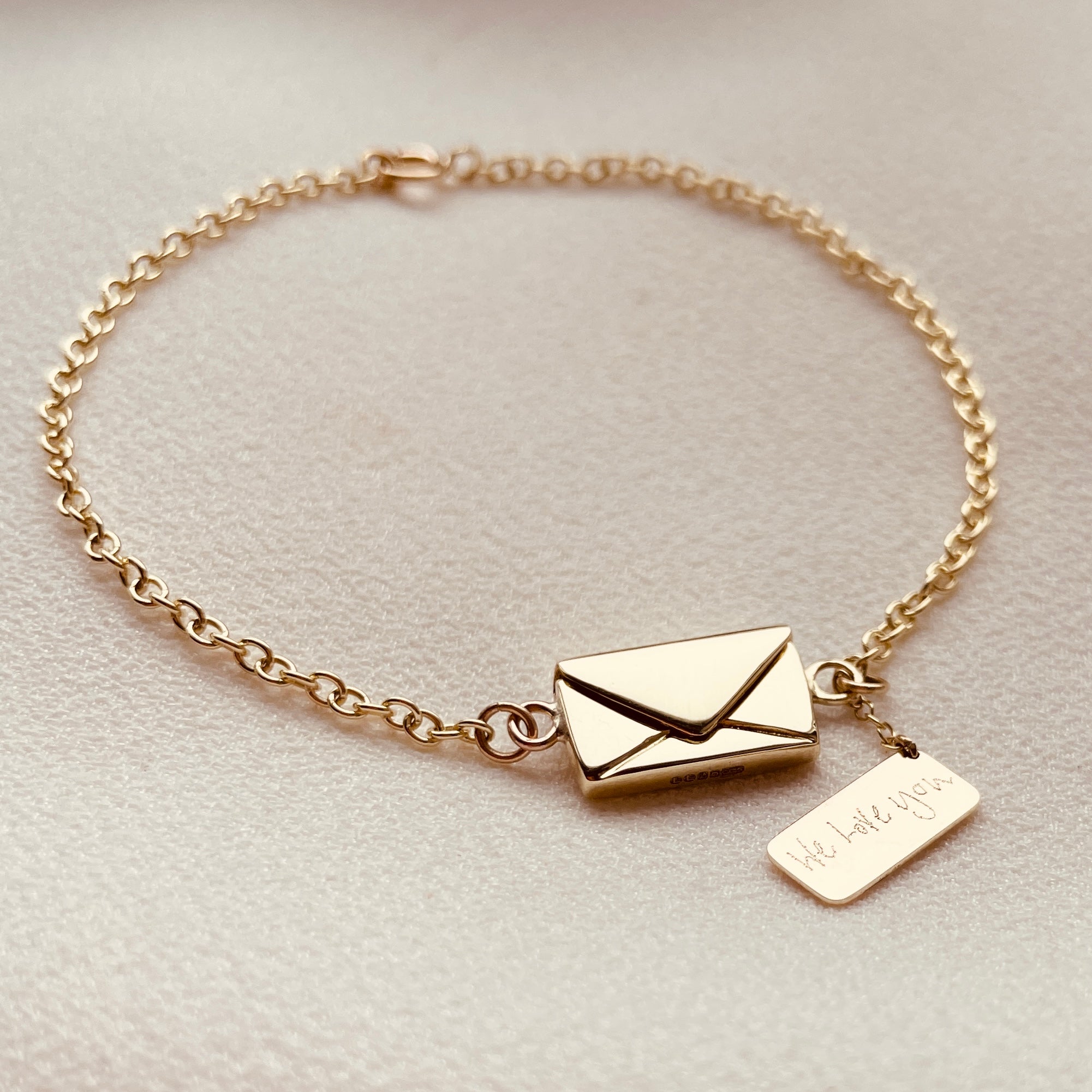 Signature Envelope Bracelet - 18ct Gold