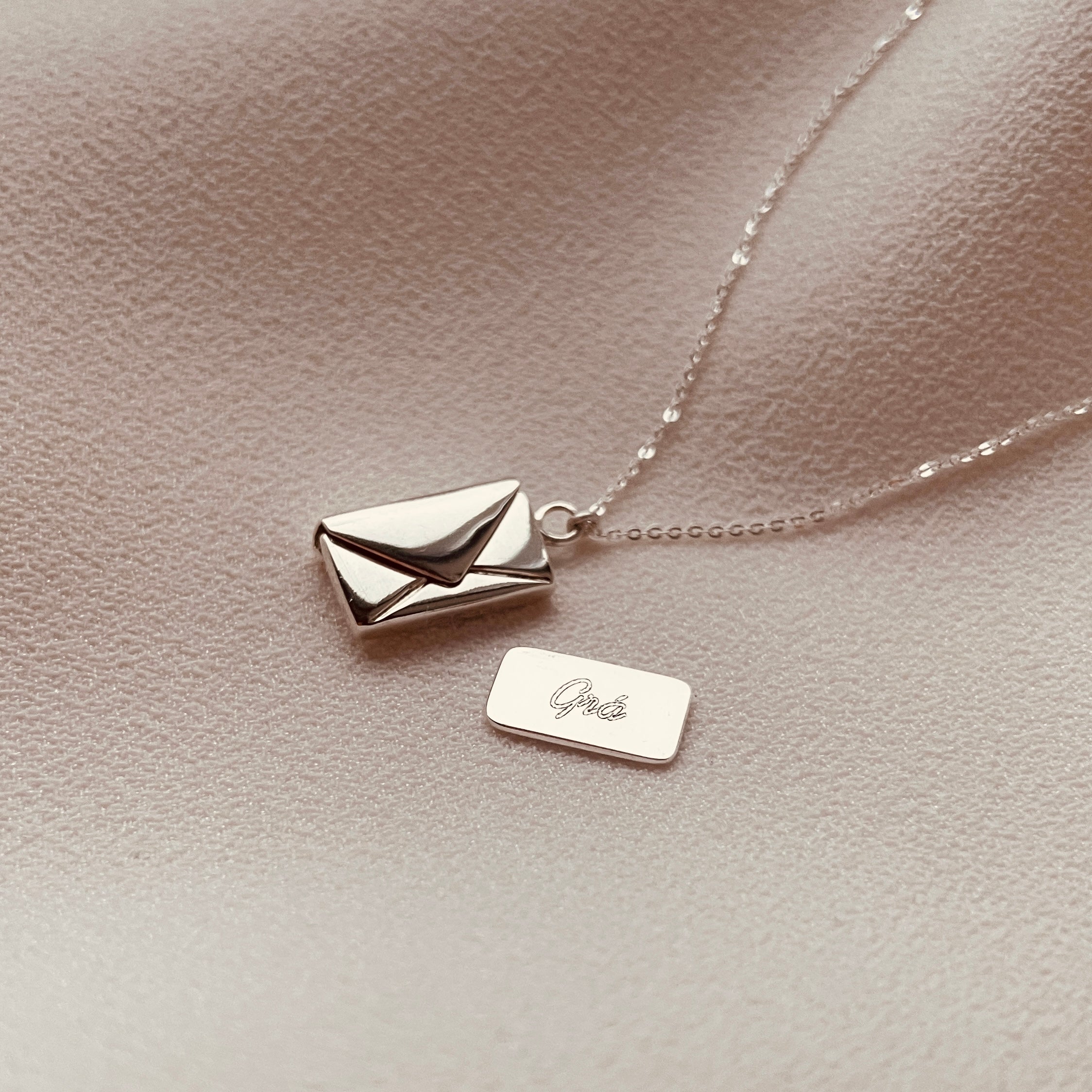 'Grá' Sentiments Slip