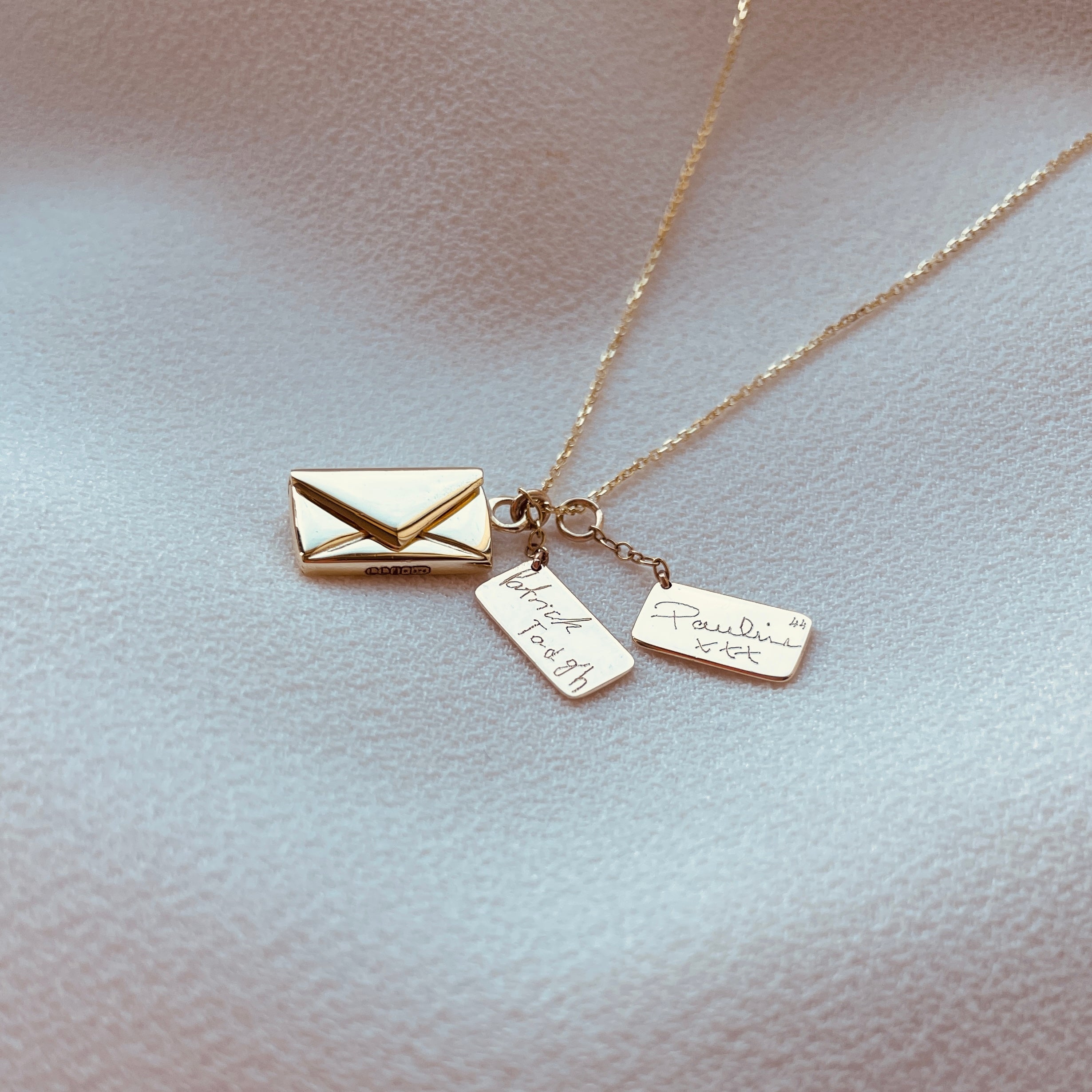 Signature Slip – 18ct Gold