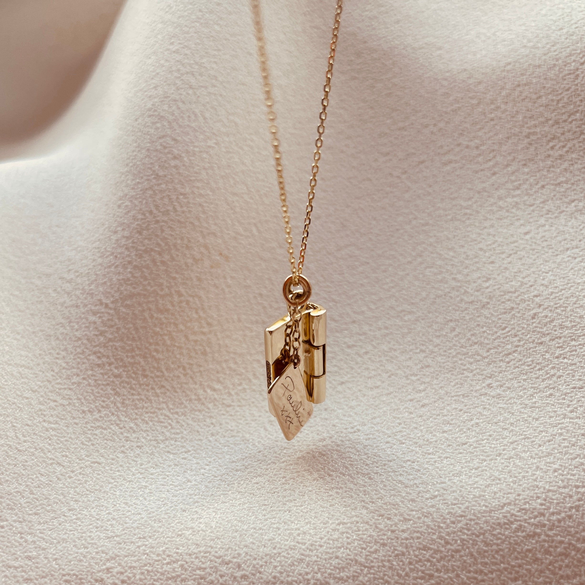 Signature Slip – 18ct Gold