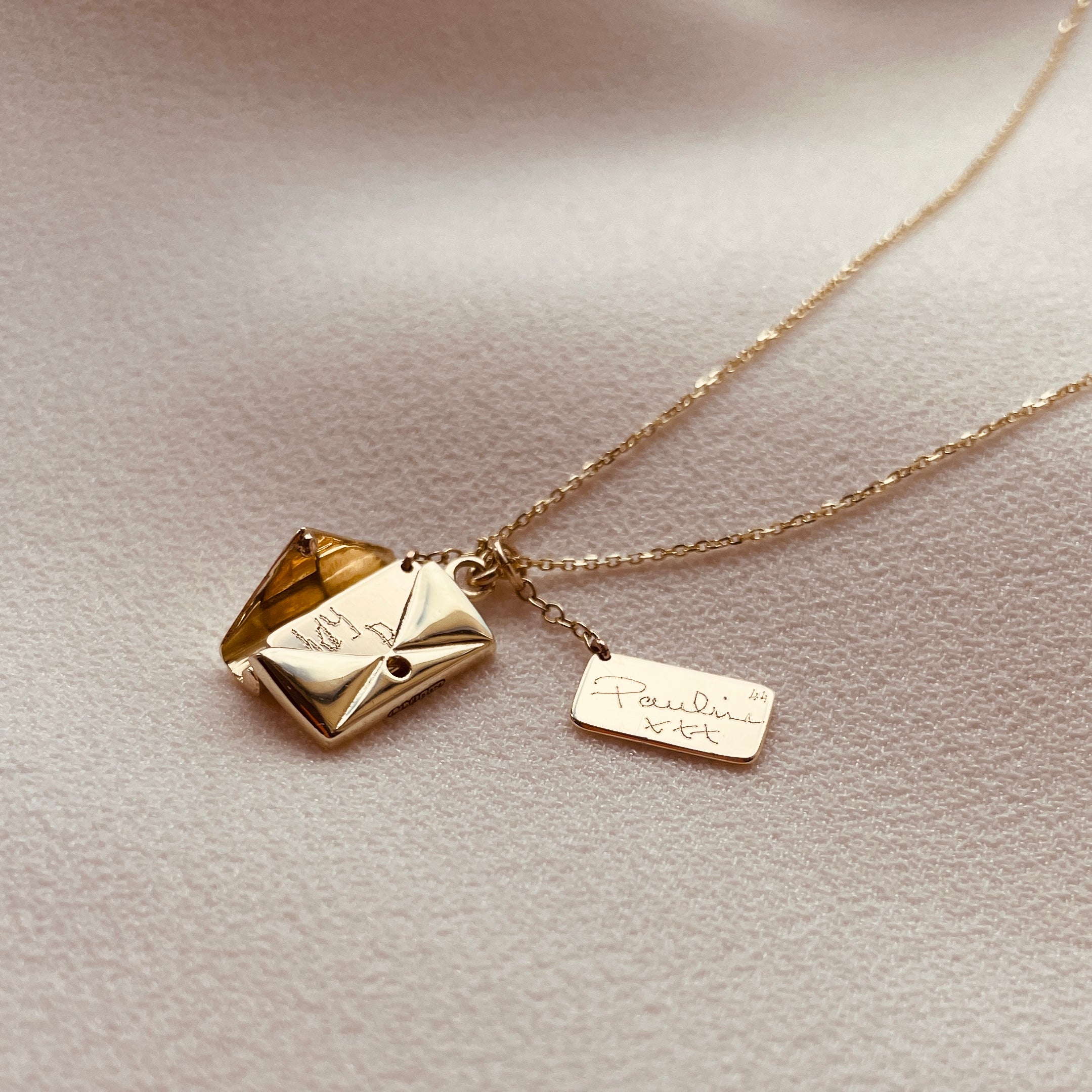 Signature Slip – 18ct Gold