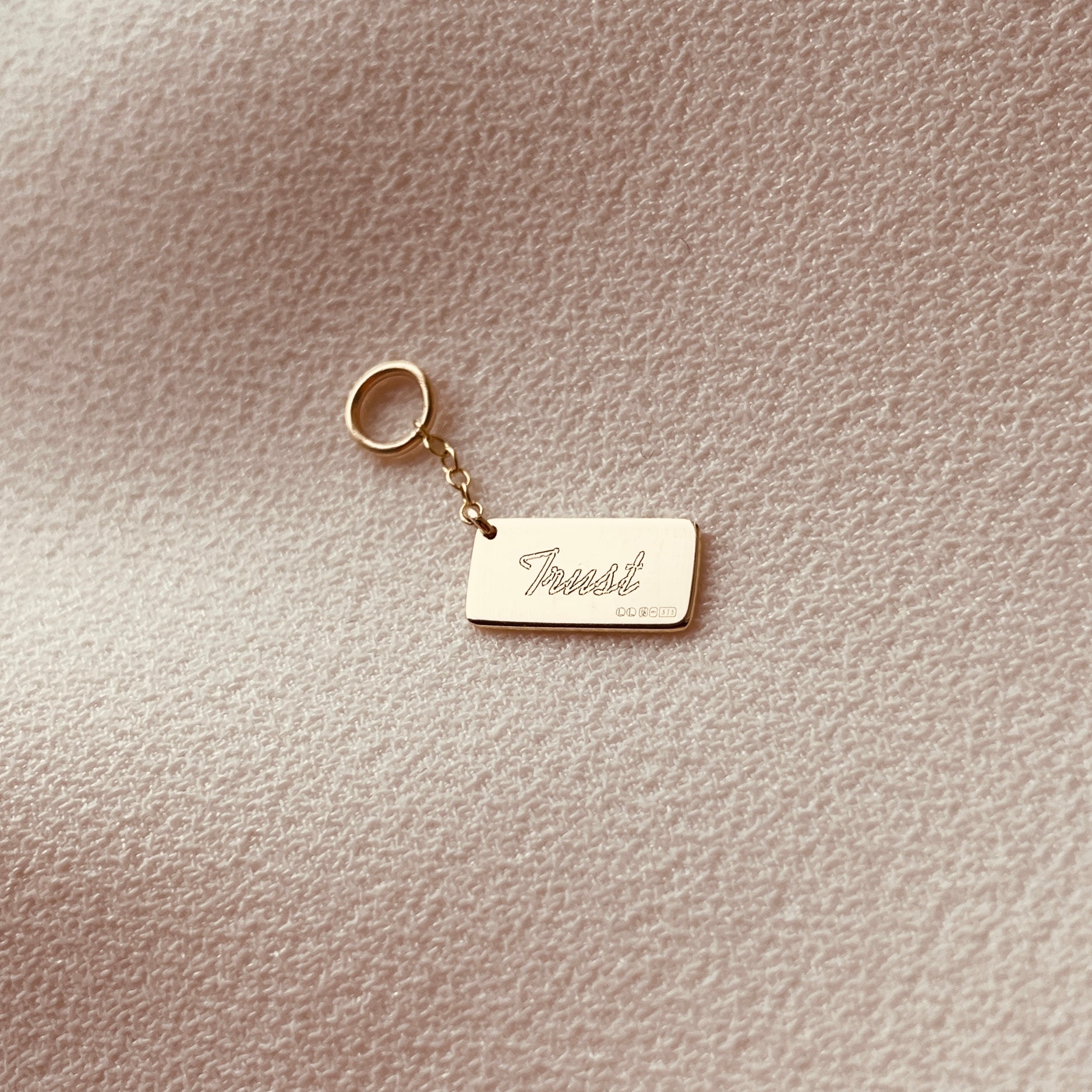 Signature Slip – 9ct Gold